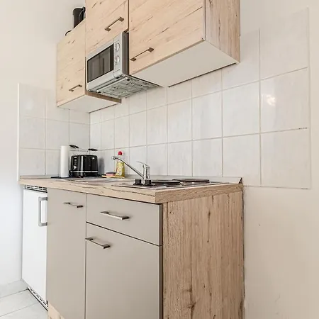 City Vibes: 1Br Apt, 10 Min To Westbahnhof Vienna Exterior photo