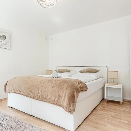 City Vibes: 1Br Apt, 10 Min To Westbahnhof Vienna Exterior photo