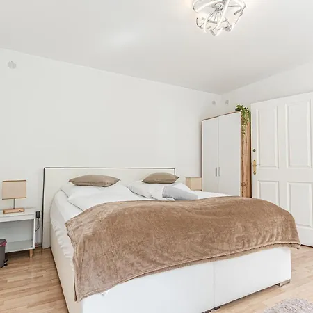 City Vibes: 1Br Apt, 10 Min To Westbahnhof Vienna Exterior photo