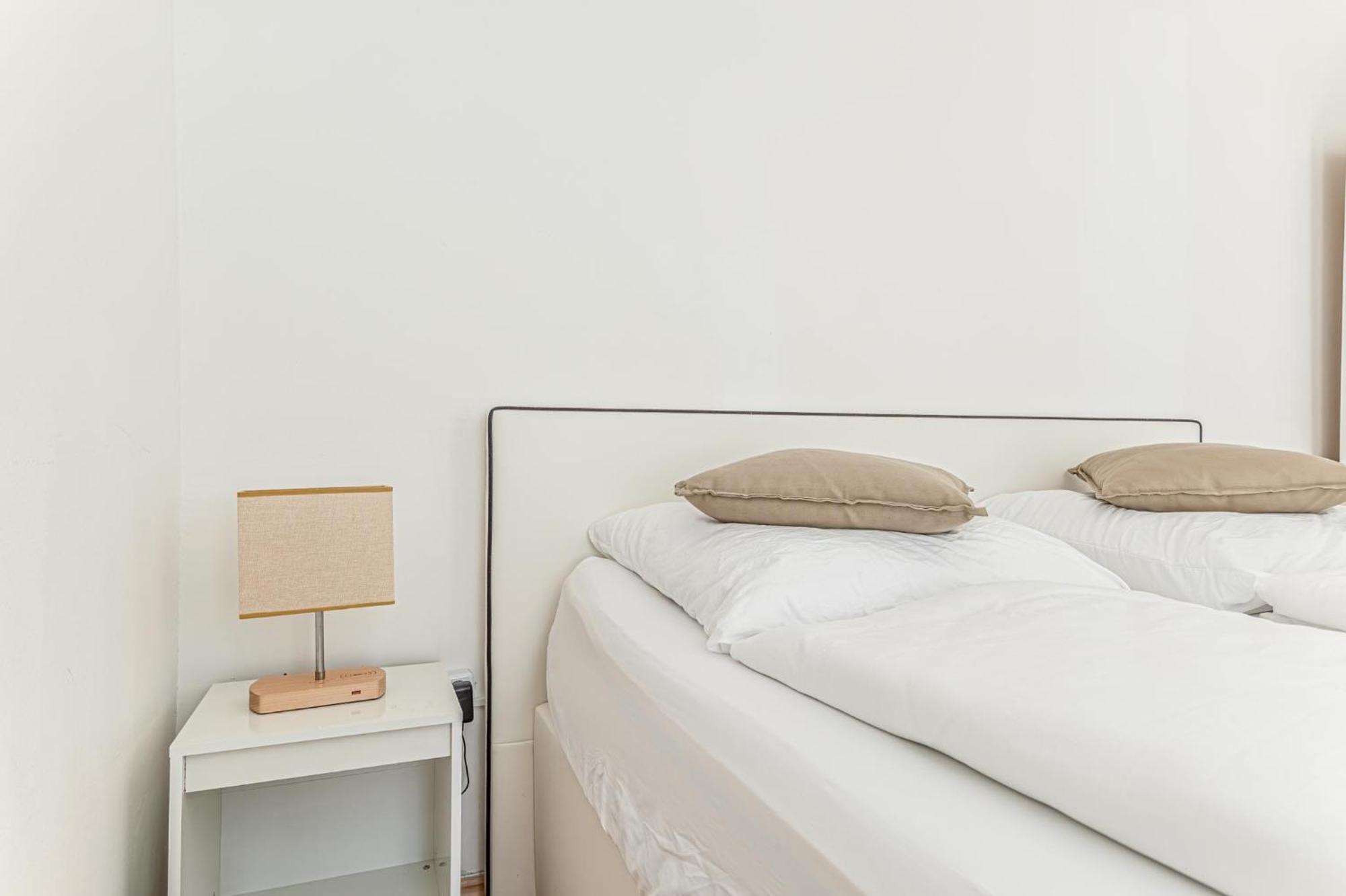 Vibes: 1br Apt, 10 Min To Westbahnhof Apartment Vienna